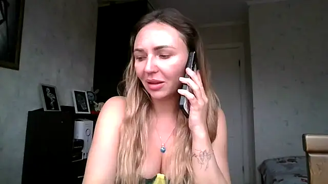 Snapshot of AngelinaLove28 chatting on October 28, 2025, 7:18 am AngelinaLove28 online show from October 28, 2025, 7:18 am