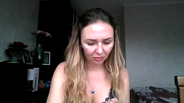 Snapshot of AngelinaLove28 chatting on December 16, 2025, 7:45 am AngelinaLove28 online show from December 16, 2025, 7:45 am