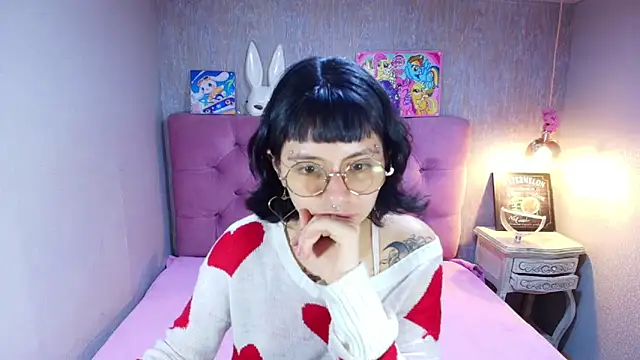 charlottemoonxz online show from May 26, 2026, 5:55 pm