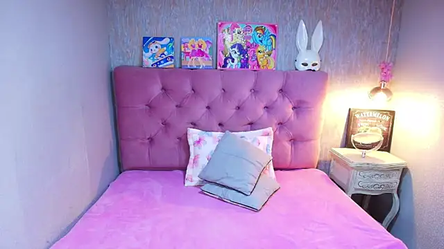 charlottemoonxz online show from April 28, 2026, 6:12 pm