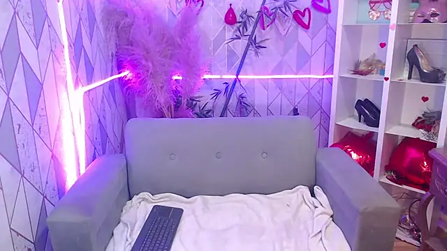 charlottemoonxz online show from October 2, 2025, 8:01 pm