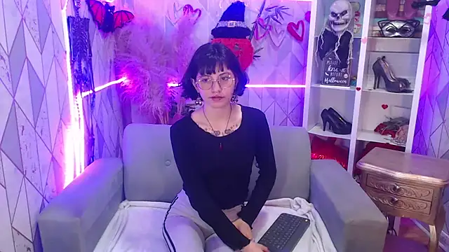 charlottemoonxz online show from October 21, 2025, 4:28 pm