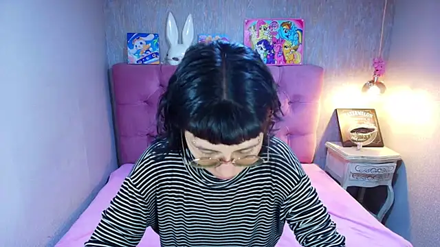 charlottemoonxz online show from May 15, 2026, 6:06 pm