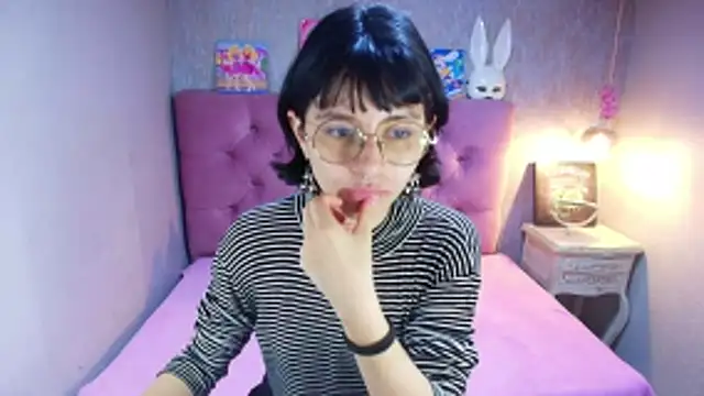 charlottemoonxz online show from April 14, 2026, 6:02 pm