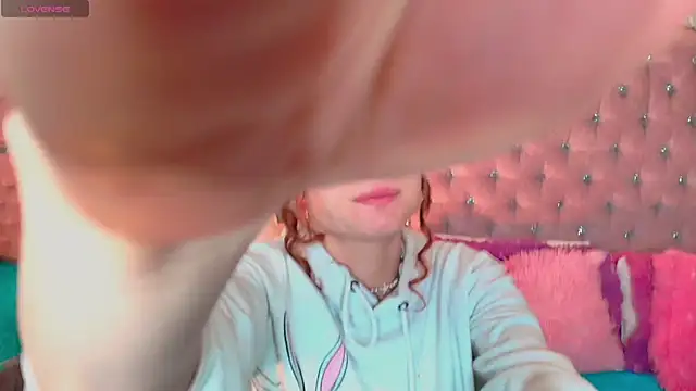 AdelaineBest online show from October 17, 2025, 6:06 am