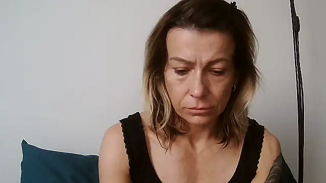 anechka1 online show from April 26, 2026, 11:29 am