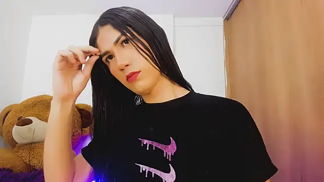 Snapshot of Charming_J chatting on July 7, 2026, 7:17 pm Charming J online show from July 7, 2026, 7:17 pm