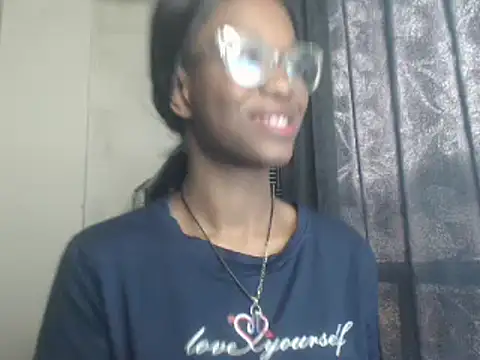 CarolinneMoor online show from January 3, 2025, 11:56 am