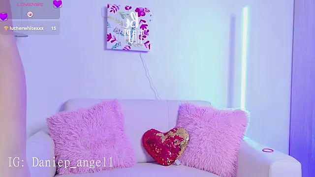 Snapshot of daniep_angel chatting on October 13, 2025, 11:05 pm daniep angel online show from October 13, 2025, 11:05 pm