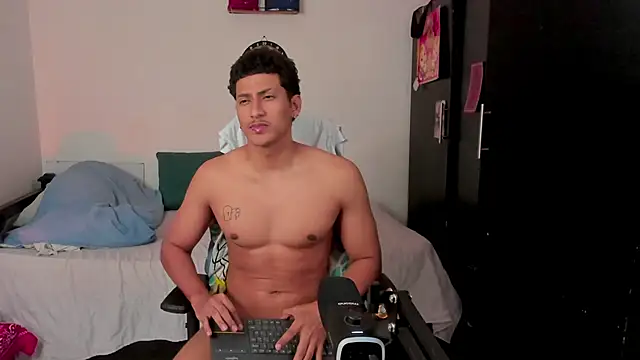 Snapshot of Ivano_joness chatting on November 2, 2025, 9:03 am Ivano joness online show from November 2, 2025, 9:03 am