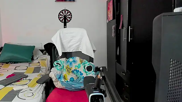 Snapshot of Ivano_joness chatting on December 3, 2025, 7:52 am Ivano joness online show from December 3, 2025, 7:52 am