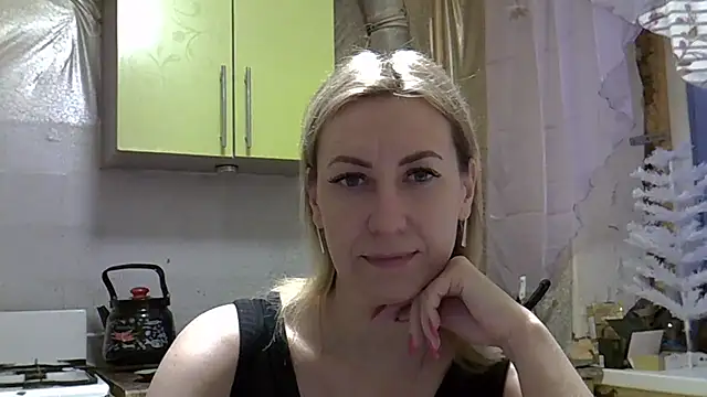 Snapshot of AshleyXHoney chatting on December 26, 2024, 5:26 am AshleyXHoney online show from December 26, 2024, 5:26 am