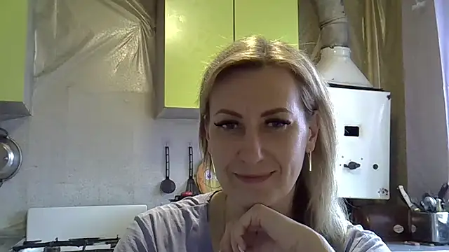 Snapshot of AshleyXHoney chatting on March 15, 2025, 6:25 am AshleyXHoney online show from March 15, 2025, 6:25 am