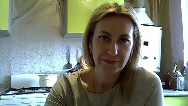 Snapshot of AshleyXHoney chatting on March 21, 2025, 9:45 am AshleyXHoney online show from March 21, 2025, 9:45 am