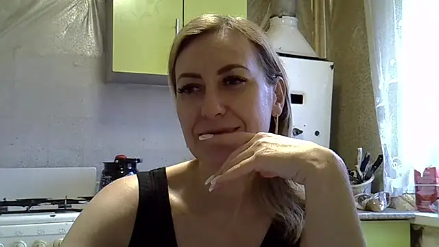 Snapshot of AshleyXHoney chatting on December 3, 2024, 8:44 am AshleyXHoney online show from December 3, 2024, 8:44 am