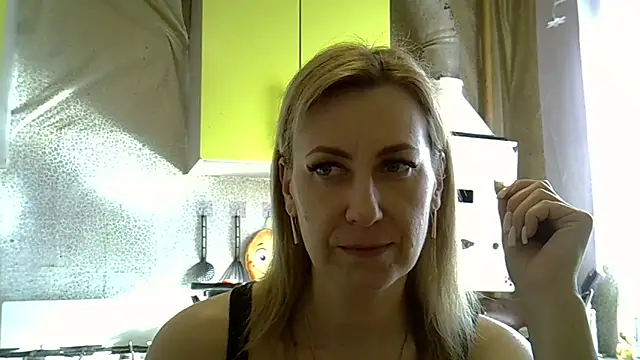 Snapshot of AshleyXHoney chatting on March 19, 2025, 7:18 am AshleyXHoney online show from March 19, 2025, 7:18 am