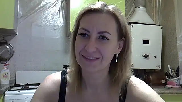 Snapshot of AshleyXHoney chatting on December 6, 2024, 5:25 am AshleyXHoney online show from December 6, 2024, 5:25 am