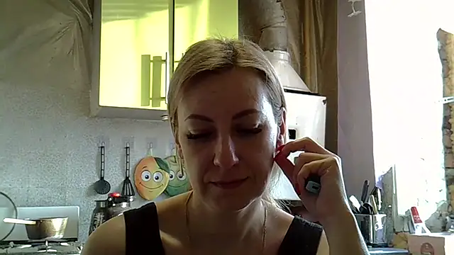 Snapshot of AshleyXHoney chatting on February 7, 2025, 6:14 am AshleyXHoney online show from February 7, 2025, 6:14 am