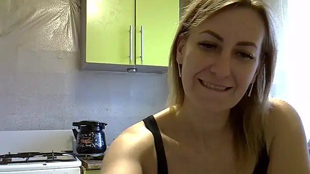 Snapshot of AshleyXHoney chatting on December 4, 2024, 8:50 am AshleyXHoney online show from December 4, 2024, 8:50 am