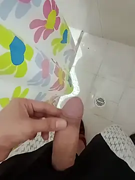 Snapshot of Wynni chatting on October 1, 2025, 11:25 am Wynni online show from October 1, 2025, 11:25 am