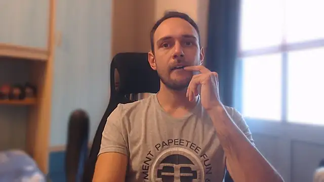 Snapshot of im-simo chatting on September 11, 2025, 5:02 pm im-simo online show from September 11, 2025, 5:02 pm