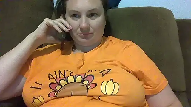 Snapshot of MilfyMrsRobinson chatting on November 12, 2025, 12:42 pm MilfyMrsRobinson online show from November 12, 2025, 12:42 pm