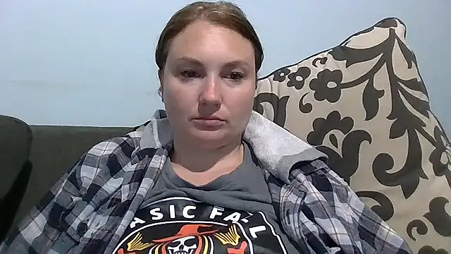 Snapshot of MilfyMrsRobinson chatting on November 21, 2025, 12:04 pm MilfyMrsRobinson online show from November 21, 2025, 12:04 pm