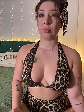 KimArts online show from November 3, 2025, 5:49 pm