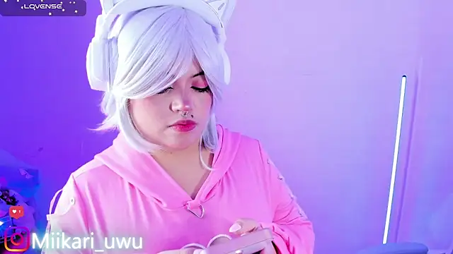 Ahri Elderwood online show from April 14, 2026, 4:06 am