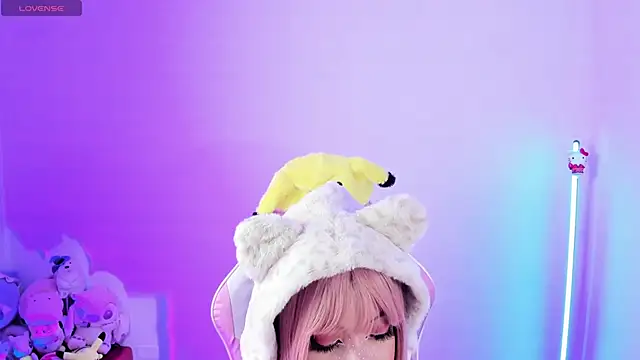 Ahri Elderwood online show from October 6, 2025, 4:35 am