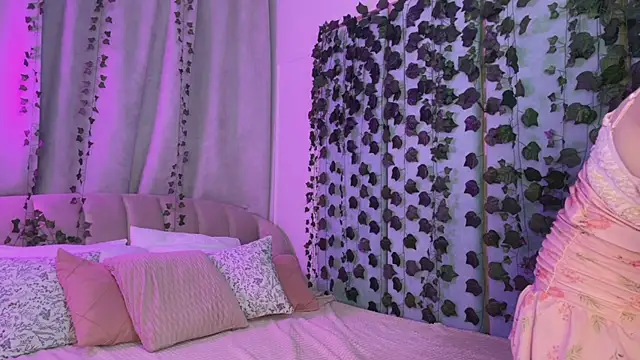 Snapshot of Love_is_Lola chatting on April 15, 2026, 12:38 am Love is Lola online show from April 15, 2026, 12:38 am