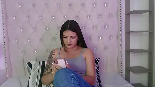 Abril Squirt online show from May 15, 2026, 10:41 pm