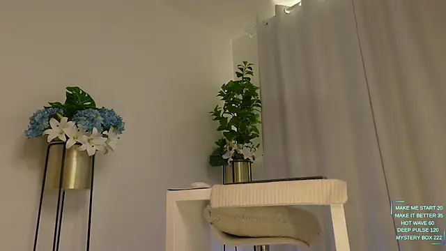 mimmyfit1 online show from May 17, 2026, 4:51 pm