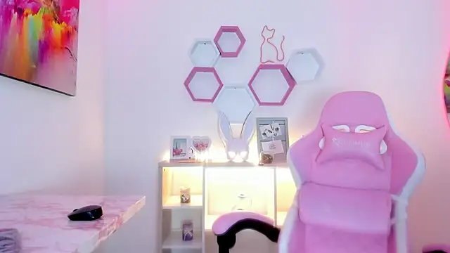 Snapshot of Malu_M chatting on March 10, 2025, 6:01 pm Malu M online show from March 10, 2025, 6:01 pm