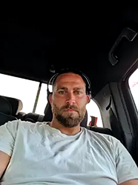 jwiththethickone413 online show from June 26, 2026, 8:58 pm