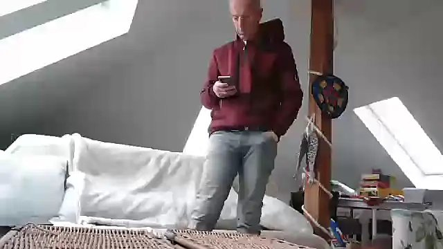 maxmueller321 online show from December 11, 2024, 12:55 pm