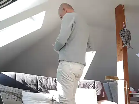 maxmueller321 online show from March 4, 2026, 9:28 am