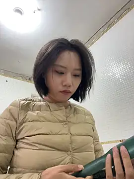 Snapshot of Eliza-E chatting on March 10, 2026, 1:42 am Eliza-E online show from March 10, 2026, 1:42 am