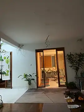 Snapshot of Eliza-E chatting on March 31, 2026, 12:51 pm Eliza-E online show from March 31, 2026, 12:51 pm