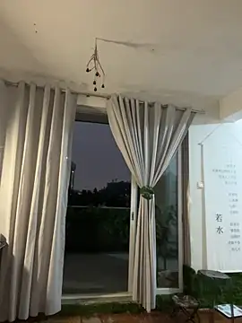 Snapshot of Eliza-E chatting on April 4, 2026, 11:06 am Eliza-E online show from April 4, 2026, 11:06 am