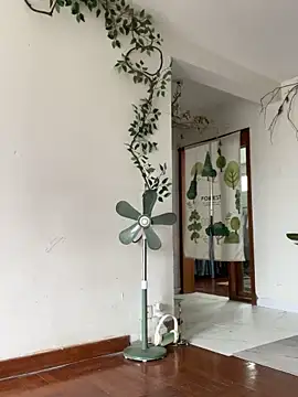 Snapshot of Eliza-E chatting on March 24, 2026, 2:33 am Eliza-E online show from March 24, 2026, 2:33 am