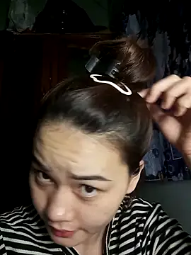 Snapshot of Ngoc-Trinh chatting on March 15, 2025, 4:32 pm Ngoc-Trinh online show from March 15, 2025, 4:32 pm