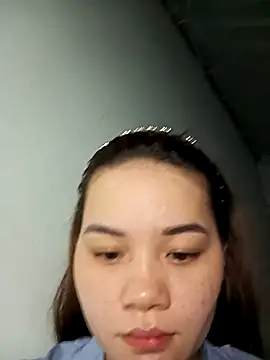 Snapshot of Ngoc-Trinh chatting on February 19, 2025, 4:11 pm Ngoc-Trinh online show from February 19, 2025, 4:11 pm