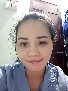 Snapshot of Ngoc-Trinh chatting on December 14, 2024, 6:02 am Ngoc-Trinh online show from December 14, 2024, 6:02 am