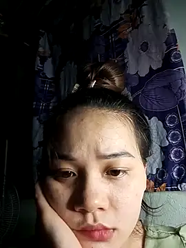 Snapshot of Ngoc-Trinh chatting on December 4, 2024, 3:15 pm Ngoc-Trinh online show from December 4, 2024, 3:15 pm