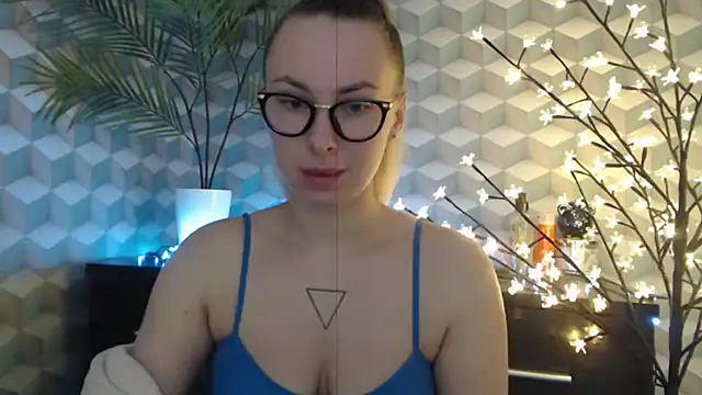  Leslyy Solo 1 online show from October 31, 2025, 6:48 pm