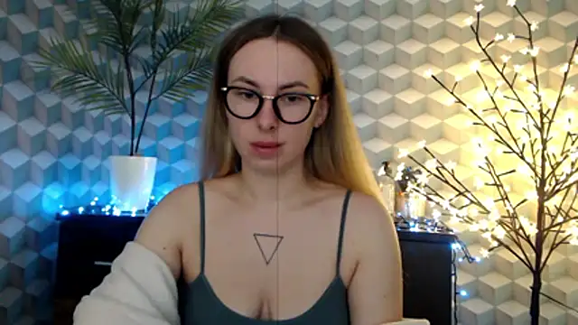  Leslyy Solo 1 online show from October 23, 2025, 6:39 pm