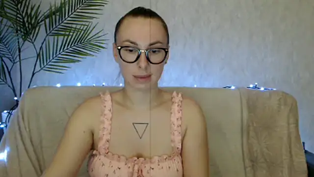  Leslyy Solo 1 online show from November 2, 2025, 7:19 pm