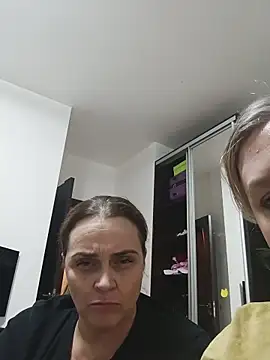 Snapshot of hugebobbs chatting on November 7, 2025, 2:21 pm hugebobbs online show from November 7, 2025, 2:21 pm