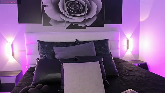 sofi bakerr online show from September 24, 2025, 11:39 am